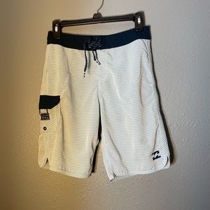Billabong Summer Shorts - Size: 26 - Colors: Blue and White 🔥